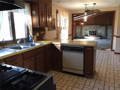 2 Winterberry Dr, Coventry, RI 02816 photo 6
