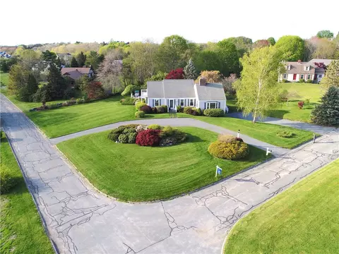 4 Arrowhead Dr, Tiverton, RI 02878 photo 4