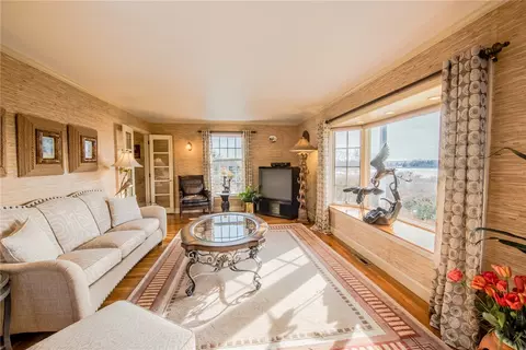 4 Arrowhead Dr, Tiverton, RI 02878 photo 6