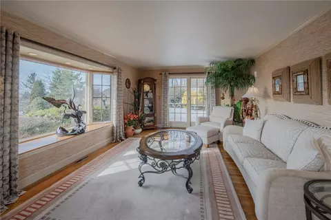 4 Arrowhead Dr, Tiverton, RI 02878 photo 7