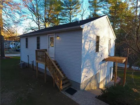 39 Robin Dr, Exeter, RI 02822 photo 3