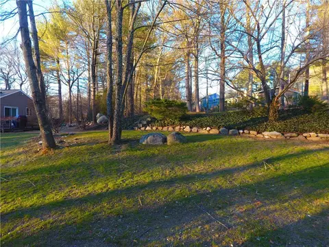39 Robin Dr, Exeter, RI 02822 photo 4