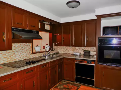 44 Crocus St, Warwick, RI 02886 photo 9