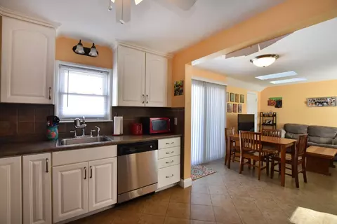 19 Maplehurst Ave, Warwick, RI 02889 photo 7
