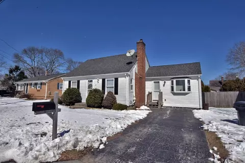 19 Maplehurst Ave, Warwick, RI 02889 photo 2
