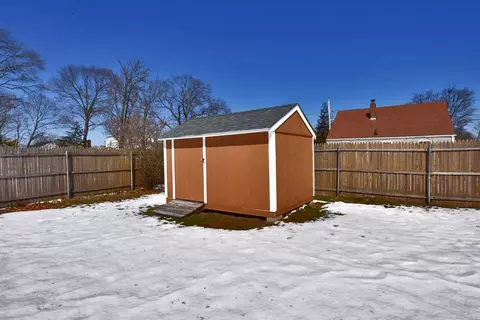 19 Maplehurst Ave, Warwick, RI 02889 photo 3