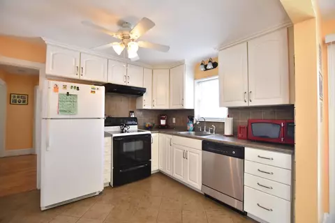 19 Maplehurst Ave, Warwick, RI 02889 photo 6