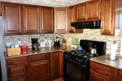 856 Manville Rd, Woonsocket, RI 02895 photo 4