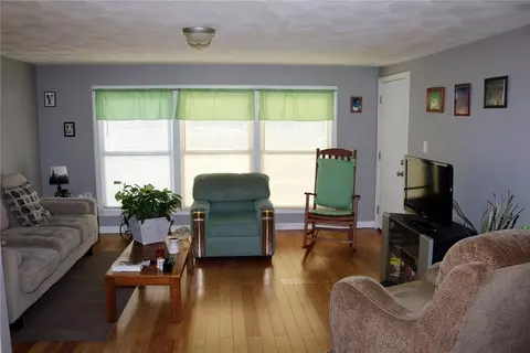856 Manville Rd, Woonsocket, RI 02895 photo 2