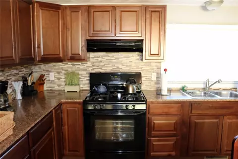 856 Manville Rd, Woonsocket, RI 02895 photo 5