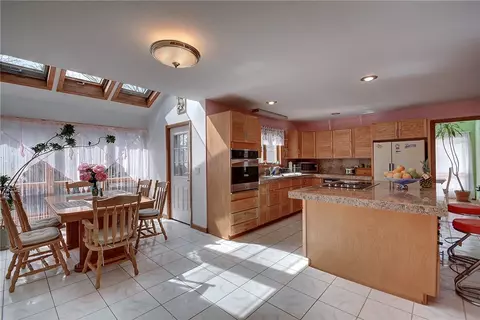 38 Moonlight Dr, Westerly, RI 02891 photo 10