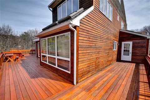 38 Moonlight Dr, Westerly, RI 02891 photo 3