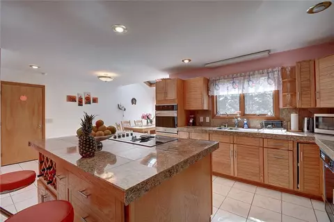38 Moonlight Dr, Westerly, RI 02891 photo 9