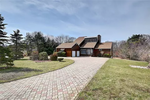 38 Moonlight Dr, Westerly, RI 02891 photo 2