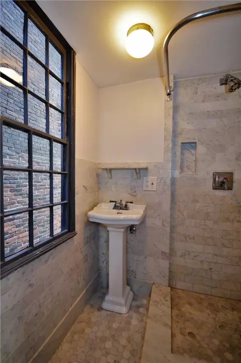 116 Transit St, Providence, RI 02906 photo 20