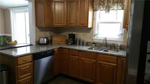 68 Hoxsie Ave, Warwick, RI 02889 photo 5