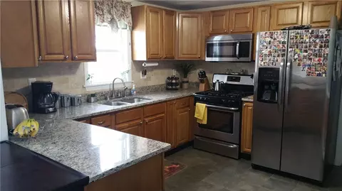 68 Hoxsie Ave, Warwick, RI 02889 photo 3