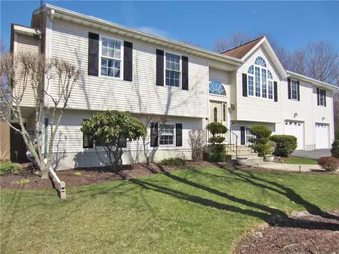 7 Pine Hill Rd, Coventry, RI 02816 photo 2