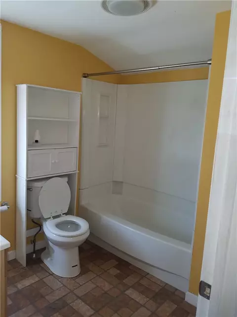 21 Snow St, Woonsocket, RI 02895 photo 8