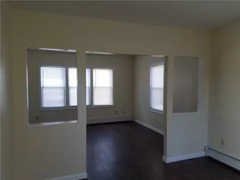 21 Snow St, Woonsocket, RI 02895 photo 3