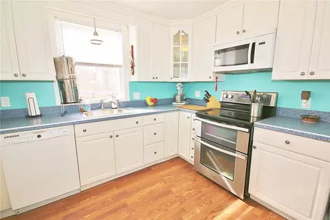 43 Maple St, Woonsocket, RI 02895 photo 6