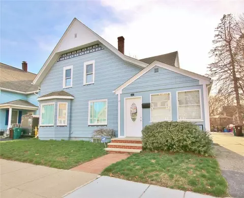 43 Maple St, Woonsocket, RI 02895 photo 1