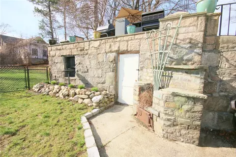 43 Maple St, Woonsocket, RI 02895 photo 17