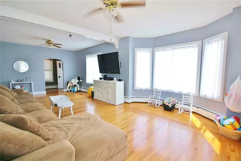 43 Maple St, Woonsocket, RI 02895 photo 3