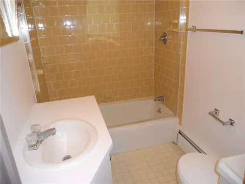 74 Hamlet Ave, Woonsocket, RI 02895 photo 7