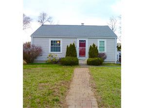 69 Betsey Williams Dr, Warwick, RI 02889 photo 2