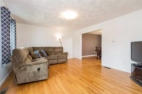 118 Avenue B Ave, Woonsocket, RI 02895 photo 4
