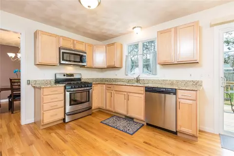 118 Avenue B Ave, Woonsocket, RI 02895 photo 9