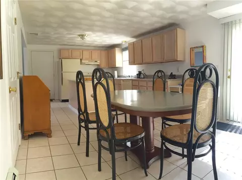 180 Mohawk Trl, Cranston, RI 02921 photo 5
