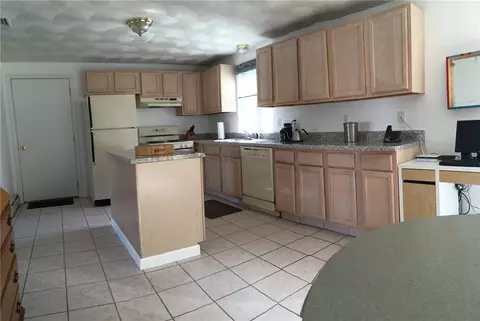 180 Mohawk Trl, Cranston, RI 02921 photo 6