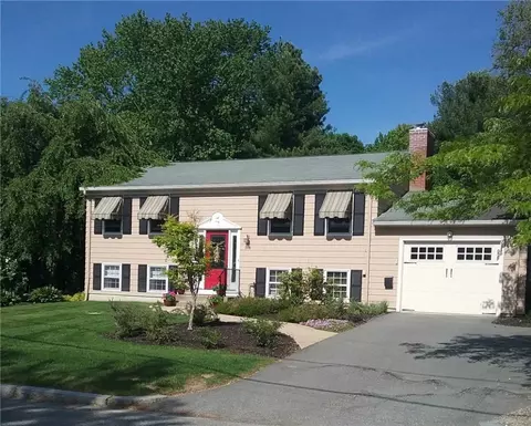 174 Walnut Hill Rd, Woonsocket, RI 02895 photo 1