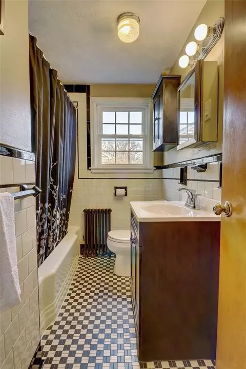 86 Pershing St, Cranston, RI 02910 photo 20