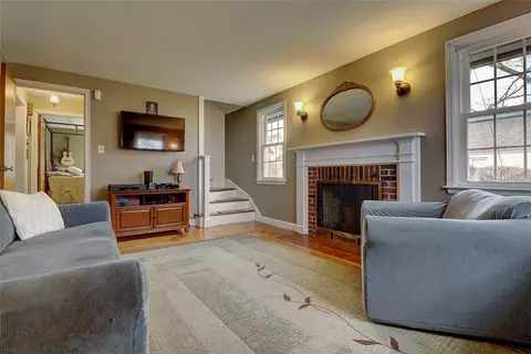 86 Pershing St, Cranston, RI 02910 photo 5