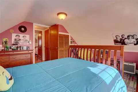 86 Pershing St, Cranston, RI 02910 photo 18