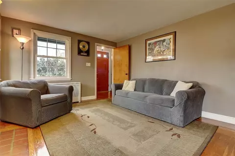 86 Pershing St, Cranston, RI 02910 photo 4