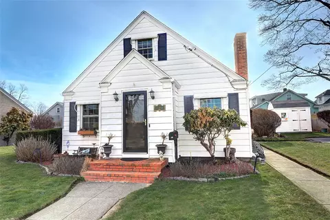 86 Pershing St, Cranston, RI 02910 photo 1