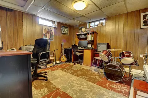 86 Pershing St, Cranston, RI 02910 photo 23