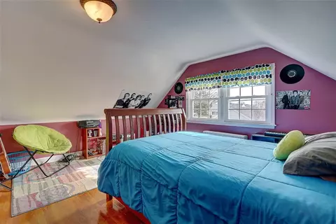 86 Pershing St, Cranston, RI 02910 photo 17