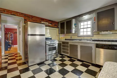 86 Pershing St, Cranston, RI 02910 photo 6
