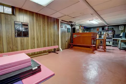 86 Pershing St, Cranston, RI 02910 photo 22