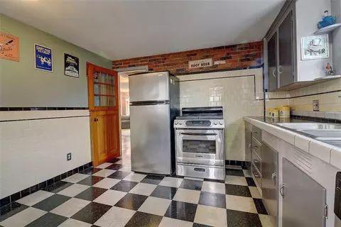86 Pershing St, Cranston, RI 02910 photo 9