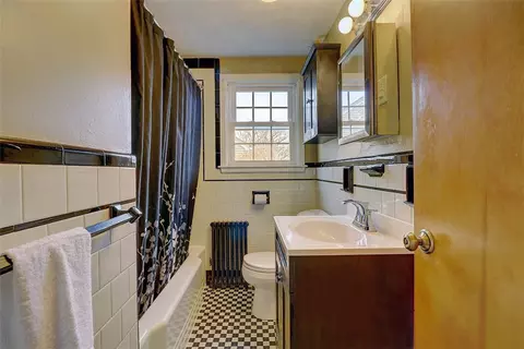 86 Pershing St, Cranston, RI 02910 photo 21