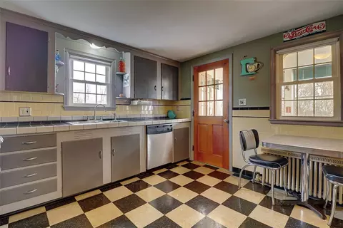 86 Pershing St, Cranston, RI 02910 photo 7