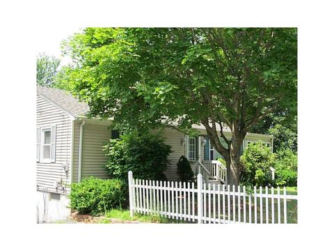 7 Fall St, Woonsocket, RI 02895 photo 2