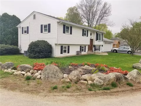 81 Maple St, Coventry, RI 02816 photo 1