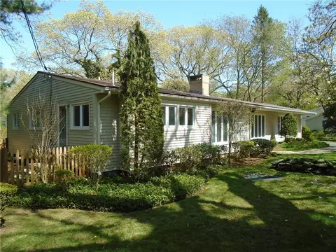 64 Red Chimney Dr, Warwick, RI 02886 photo 2